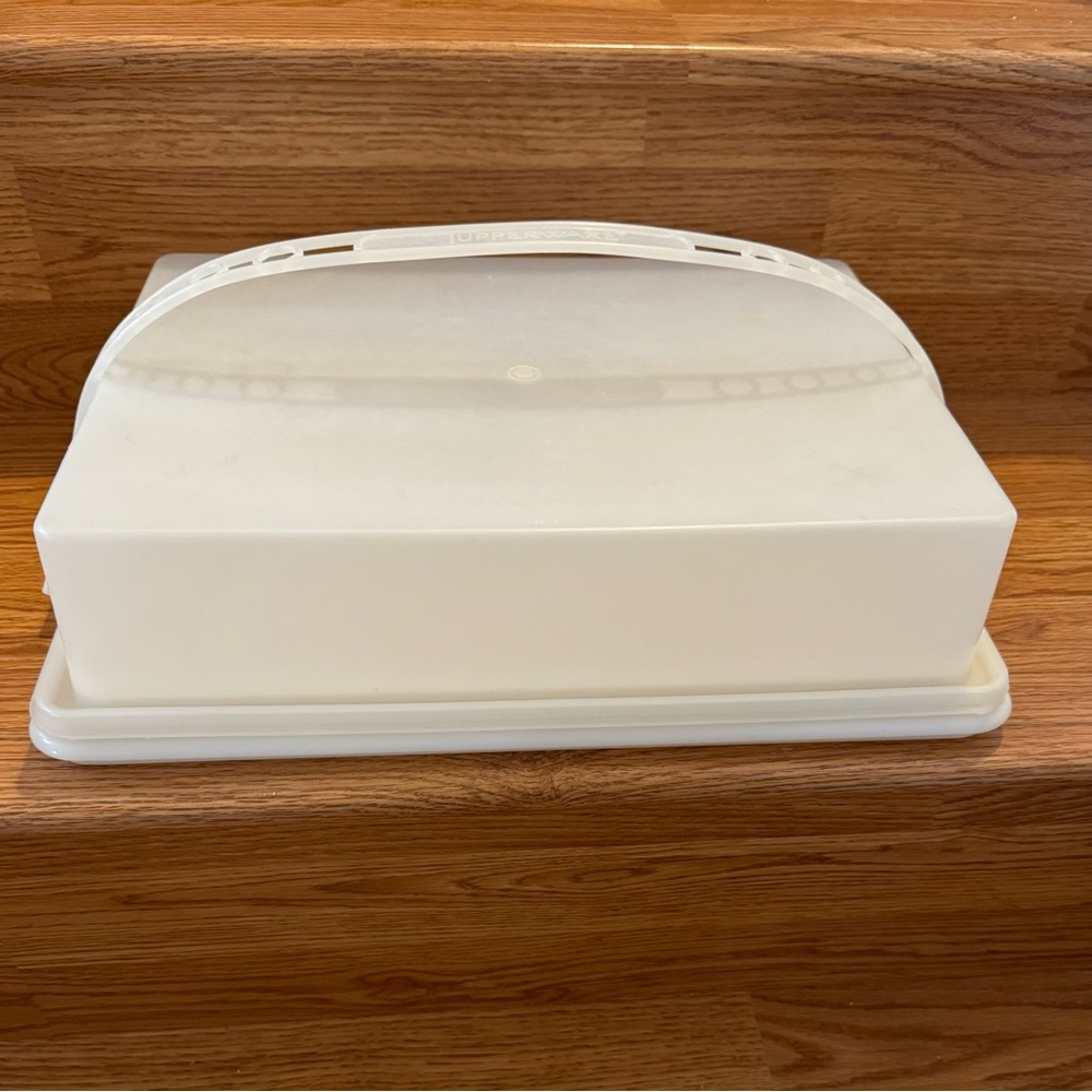 Tupperware Fresh-N-Fancy Cake Taker Speckled White Base w/Sheer White Top